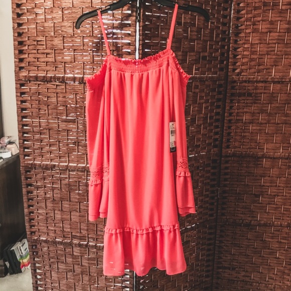 Cold shoulder Bell Sleeve Dress - Picture 2 of 5